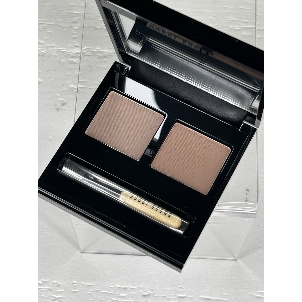 Bobbi Brown Brow Kit Light 01.      Hard To Find